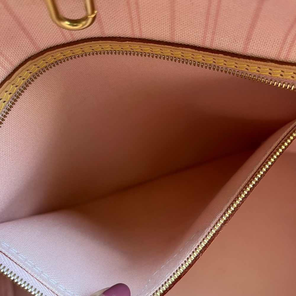 Louis Vuitton Neverfull MM - Picture 10 of 16